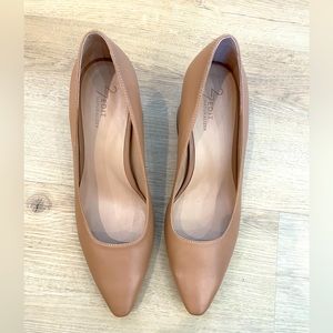 27 EDIT LANA BLOCK HEEL PUMP - Gently Used with small imperfection